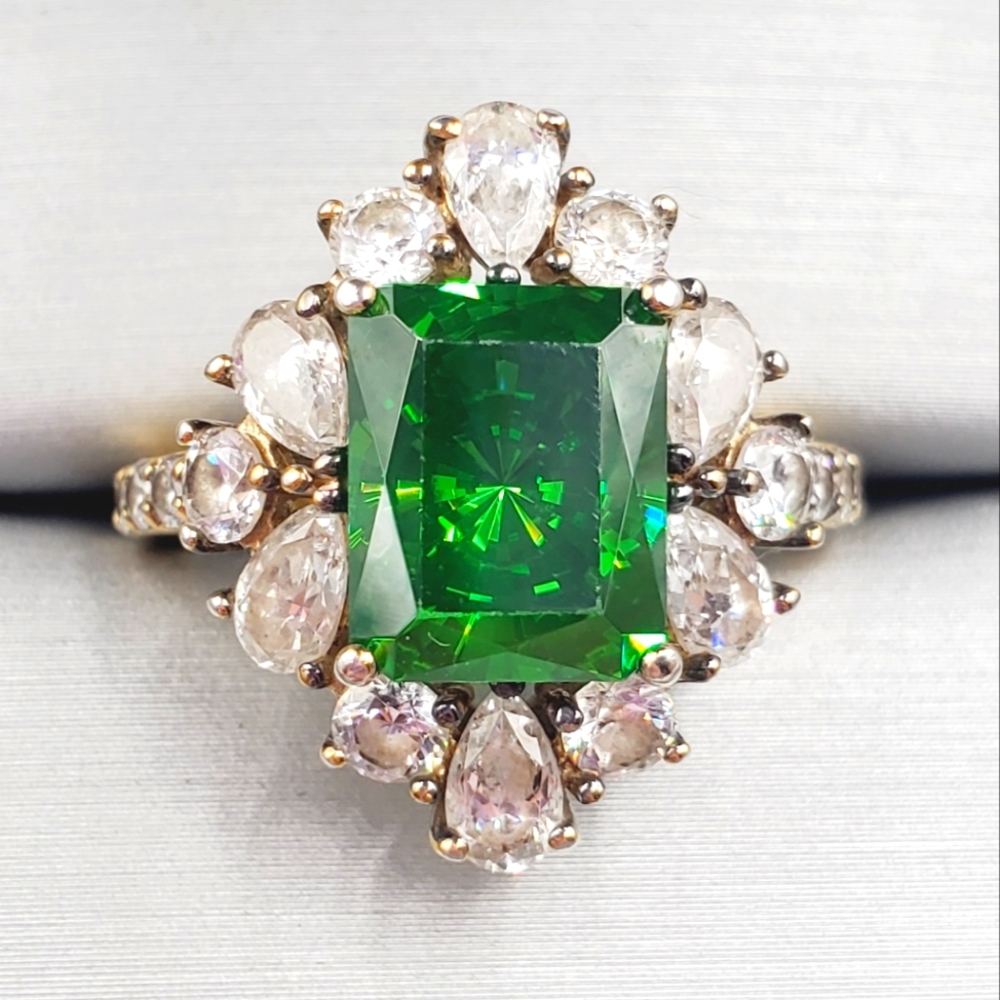 Green and Gold Vintage-Style Cocktail Ring